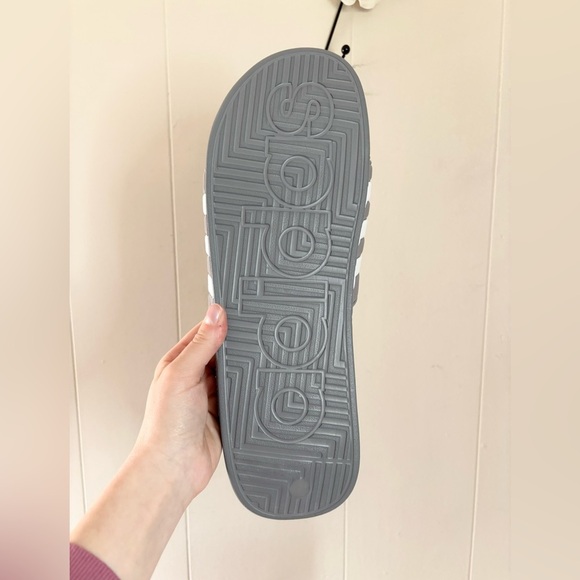 Adidas adissage slides sandals grey white stripe classic size 17 men’s new - Picture 6 of 6